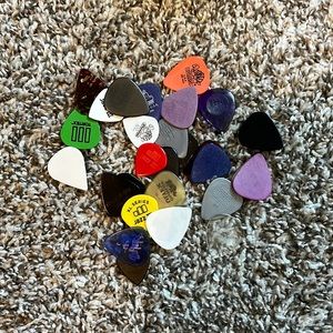 Assorted guitar picks
